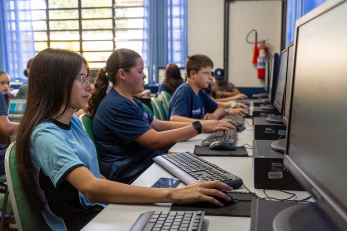 Carteira de Trabalho Digital: cadastros de alunos nas escolas estaduais terminam nesta quinta