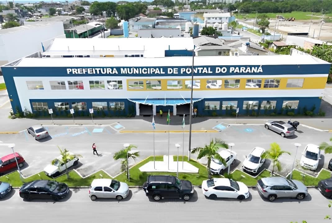 Prefeito de Pontal do Paraná é denunciado ao MPPR e à OAB por suposto exercício irregular da advocacia