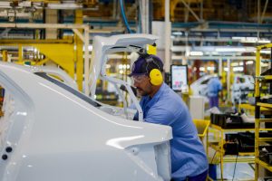 Volta do feriado de Tiradentes tem 22,4 mil vagas de emprego abertas em todo o Paraná